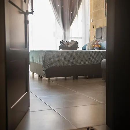 Ta Naqcil Проживание в семье Шаара