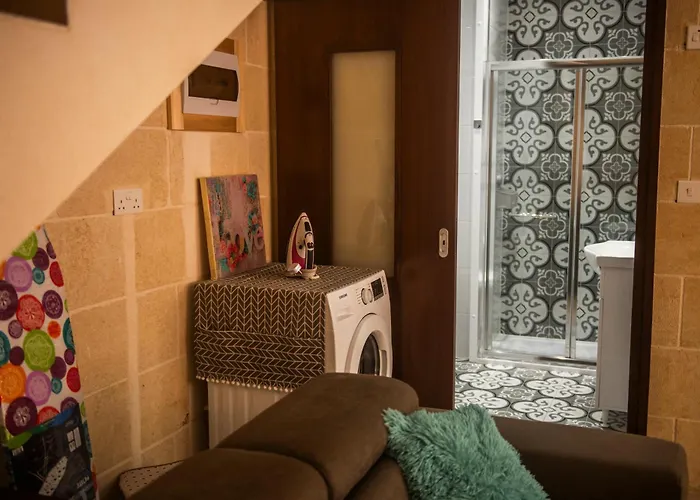 Ta Naqcil Gazde/Camere de închiriat *